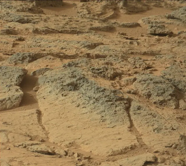 Sol 306: Mast Camera (Mastcam)