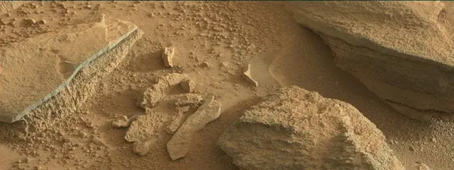 Sol 318: Mast Camera (Mastcam)