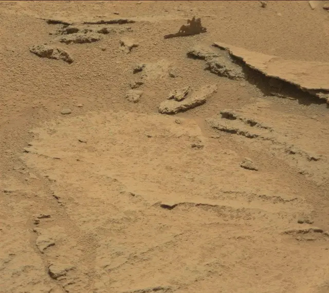 Sol 318: Mast Camera (Mastcam)