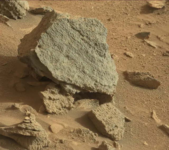 Sol 318: Mast Camera (Mastcam)