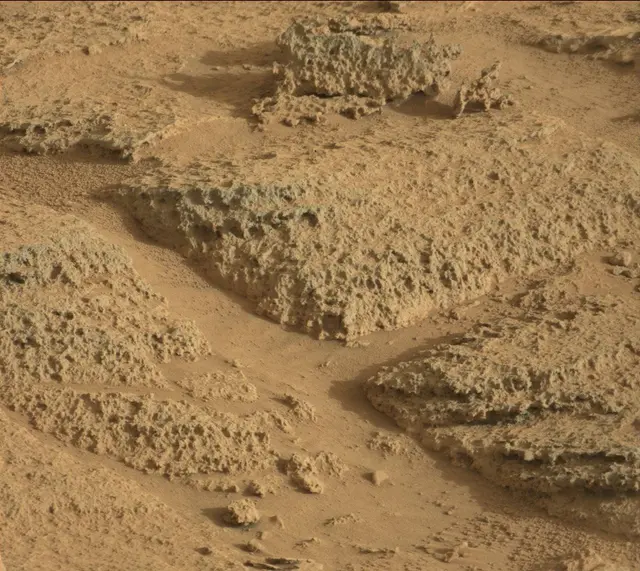 Sol 318: Mast Camera (Mastcam)