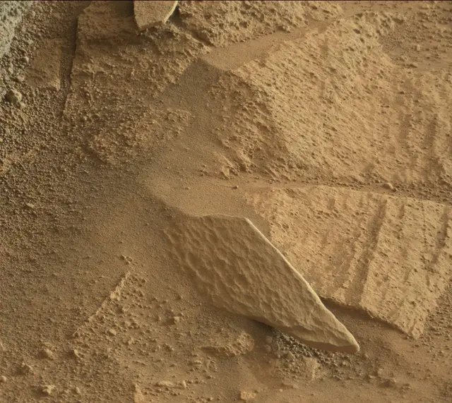Sol 318: Mast Camera (Mastcam)