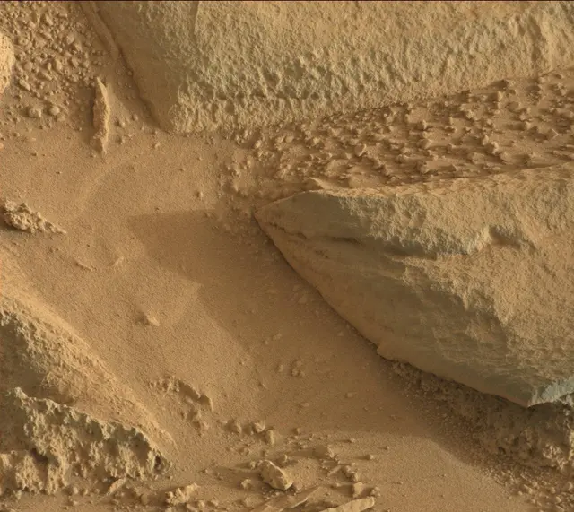 Sol 318: Mast Camera (Mastcam)