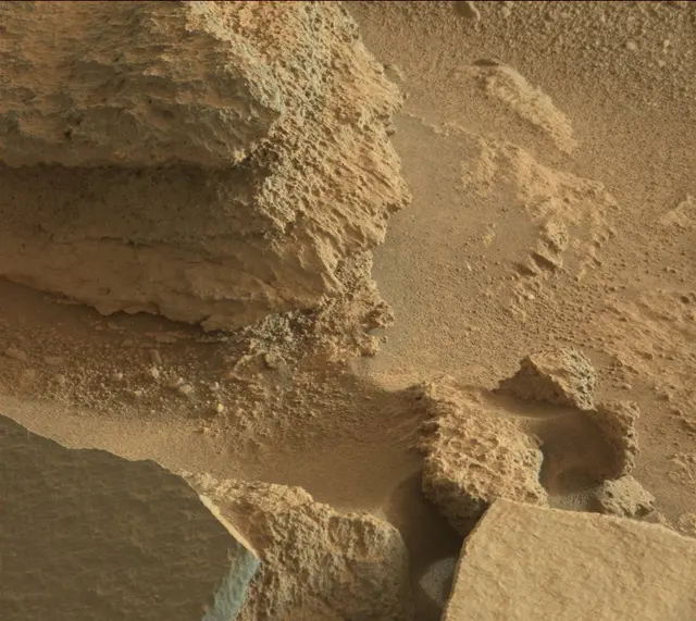 Sol 318: Mast Camera (Mastcam)