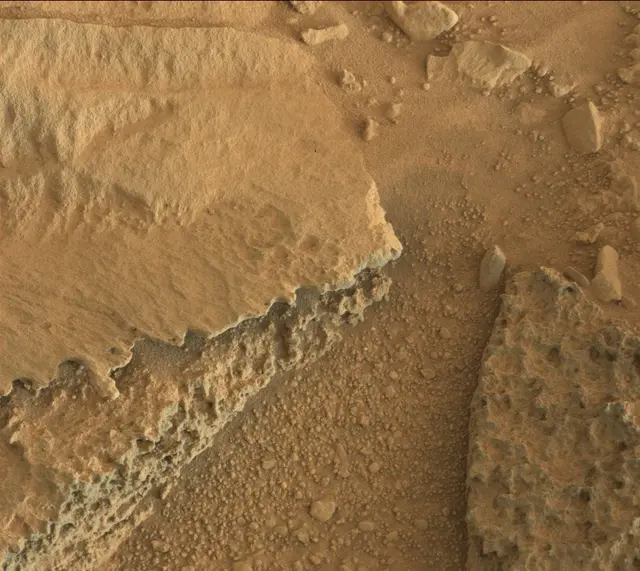 Sol 318: Mast Camera (Mastcam)
