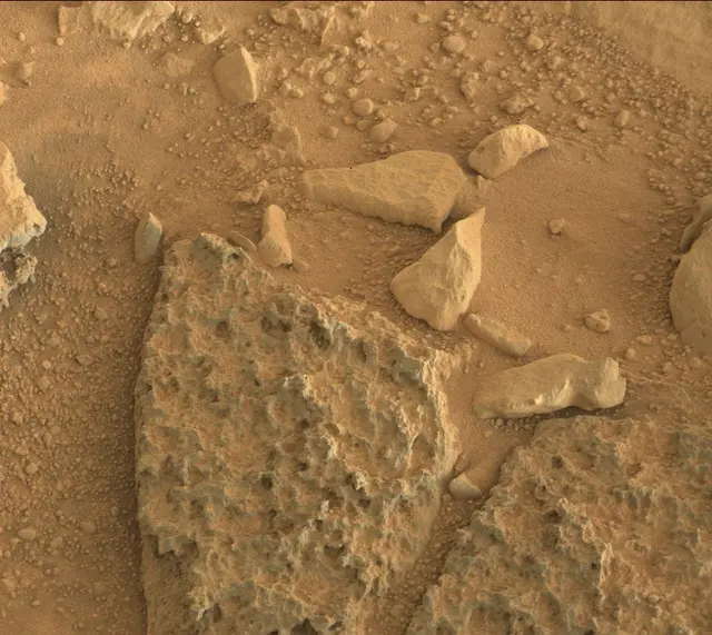 Sol 318: Mast Camera (Mastcam)
