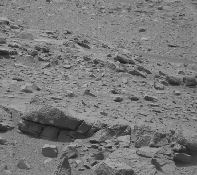 Sol 319: Mast Camera (Mastcam)