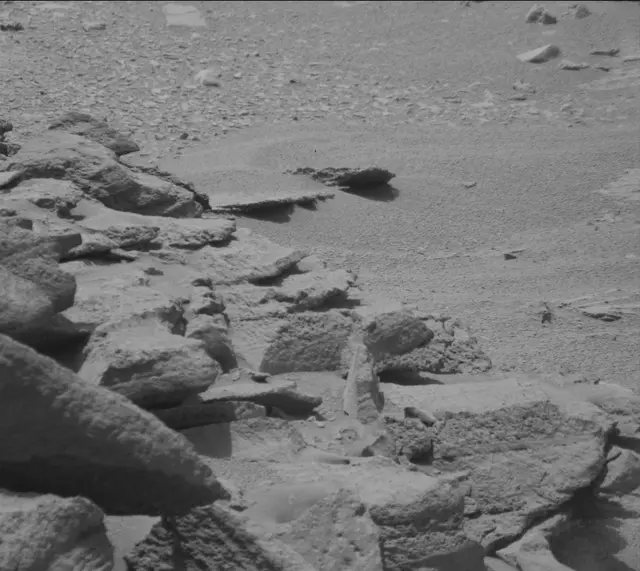 Sol 319: Mast Camera (Mastcam)