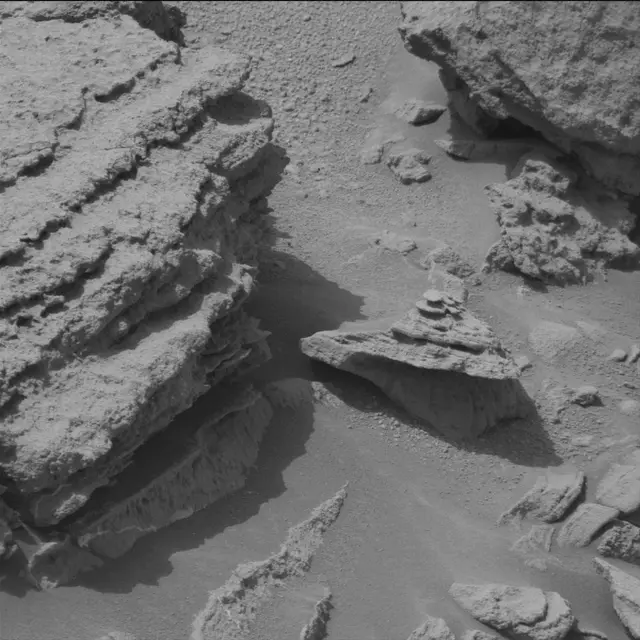 Sol 319: Mast Camera (Mastcam)