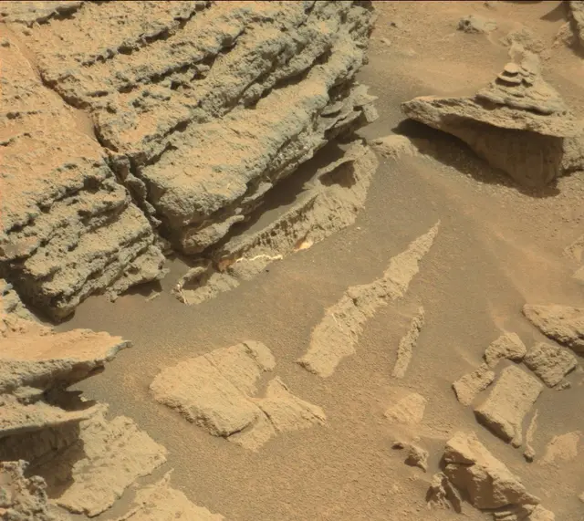 Sol 323: Mast Camera (Mastcam)