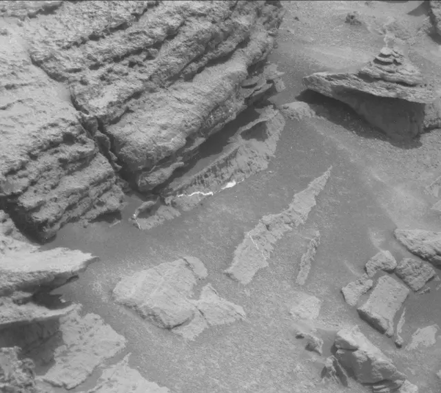 Sol 323: Mast Camera (Mastcam)