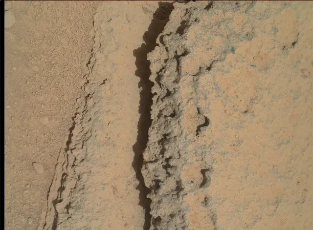 Sol 324: Mars Hand Lens Imager (MAHLI)