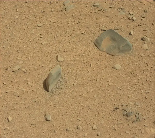 Sol 330: Mast Camera (Mastcam)