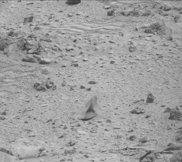 Sol 331: Mast Camera (Mastcam)