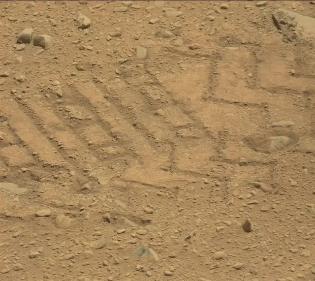 Sol 331: Mast Camera (Mastcam)