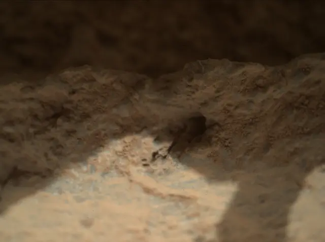 Sol 400: Mars Hand Lens Imager (MAHLI)