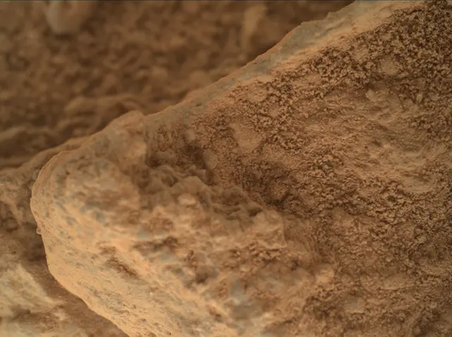 Sol 400: Mars Hand Lens Imager (MAHLI)