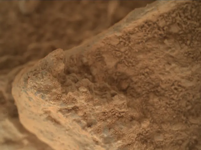 Sol 400: Mars Hand Lens Imager (MAHLI)