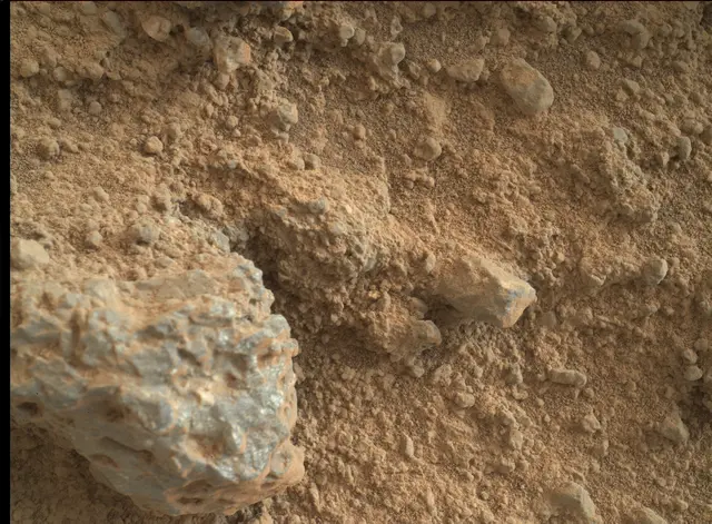 Sol 400: Mars Hand Lens Imager (MAHLI)