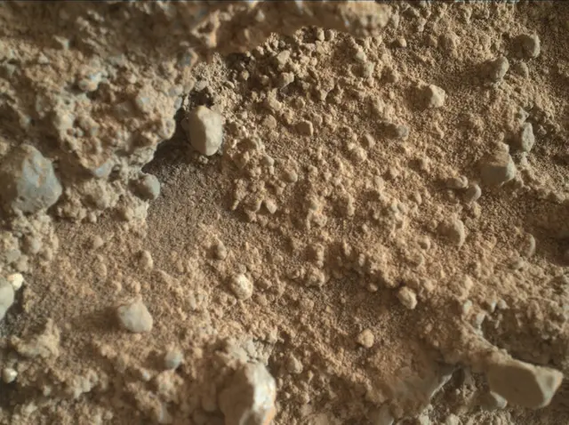 Sol 400: Mars Hand Lens Imager (MAHLI)