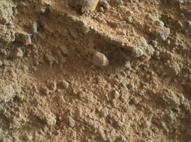 Sol 400: Mars Hand Lens Imager (MAHLI)