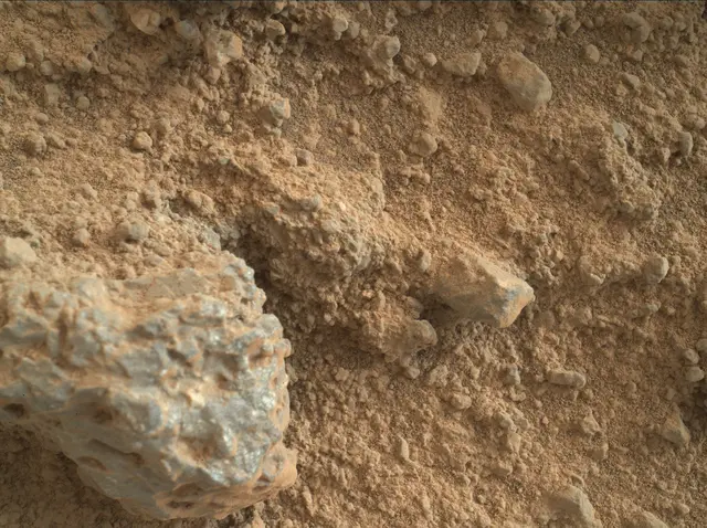 Sol 400: Mars Hand Lens Imager (MAHLI)