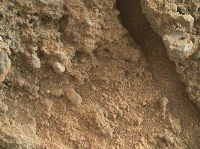 Sol 401: Mars Hand Lens Imager (MAHLI)