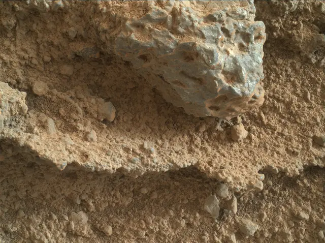 Sol 401: Mars Hand Lens Imager (MAHLI)