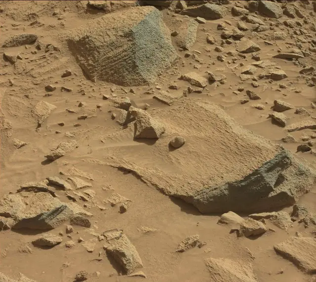 Sol 438: Mast Camera (Mastcam)