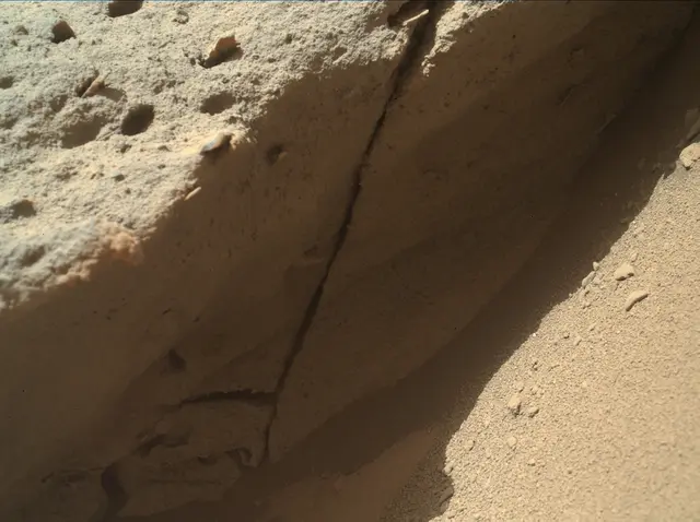 Sol 442: Mars Hand Lens Imager (MAHLI)