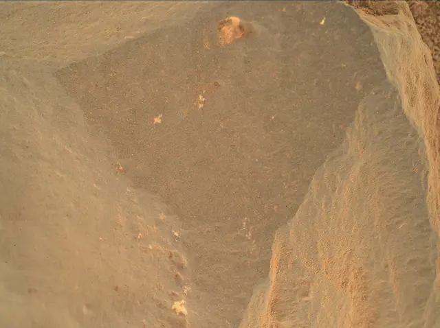 Sol 472: Mars Hand Lens Imager (MAHLI)