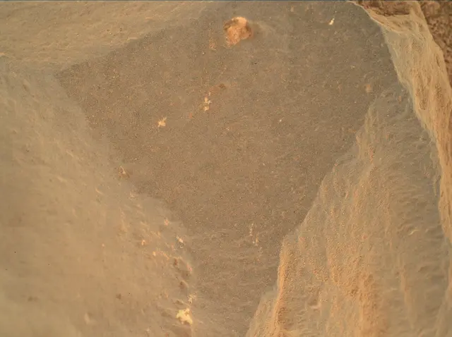 Sol 472: Mars Hand Lens Imager (MAHLI)