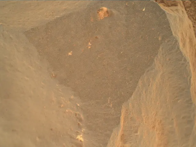Sol 472: Mars Hand Lens Imager (MAHLI)