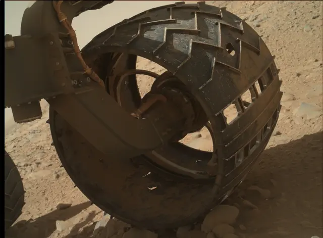 Sol 472: Mars Hand Lens Imager (MAHLI)