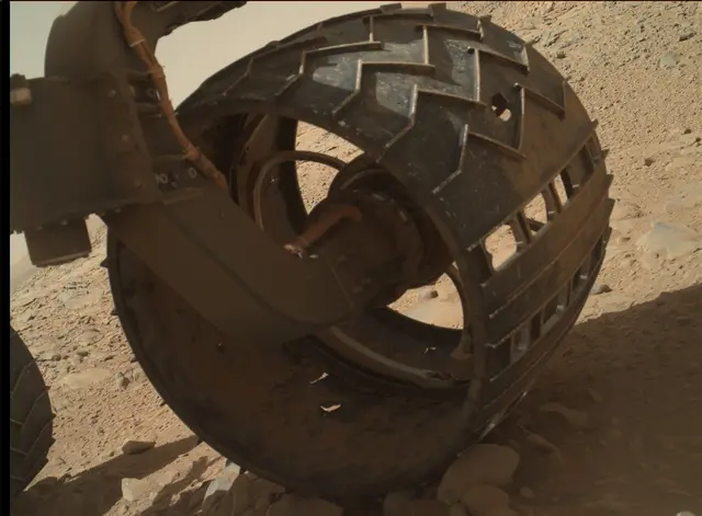 Sol 472: Mars Hand Lens Imager (MAHLI)