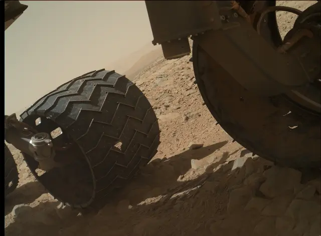 Sol 472: Mars Hand Lens Imager (MAHLI)