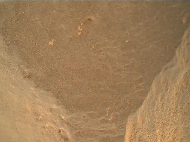 Sol 472: Mars Hand Lens Imager (MAHLI)