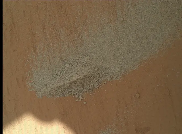 Sol 487: Mars Hand Lens Imager (MAHLI)