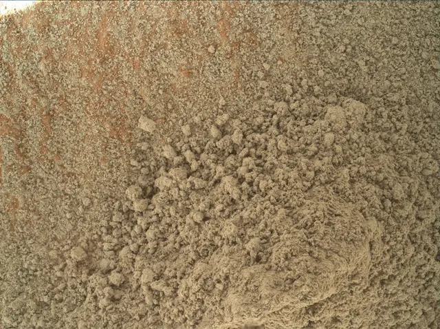 Sol 487: Mars Hand Lens Imager (MAHLI)