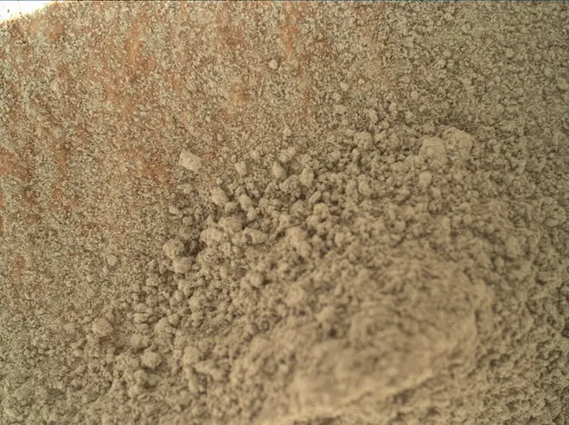Sol 487: Mars Hand Lens Imager (MAHLI)