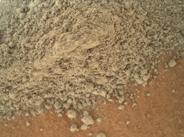 Sol 487: Mars Hand Lens Imager (MAHLI)