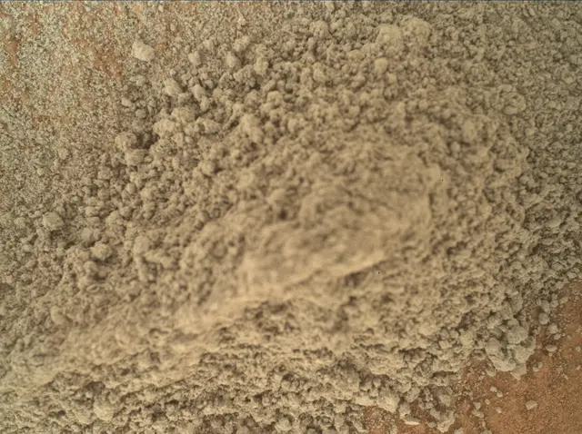 Sol 487: Mars Hand Lens Imager (MAHLI)