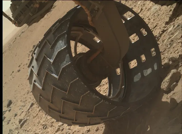 Sol 490: Mars Hand Lens Imager (MAHLI)