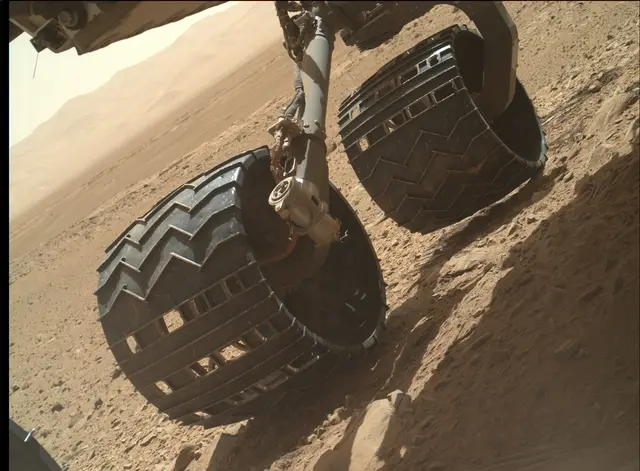 Sol 490: Mars Hand Lens Imager (MAHLI)