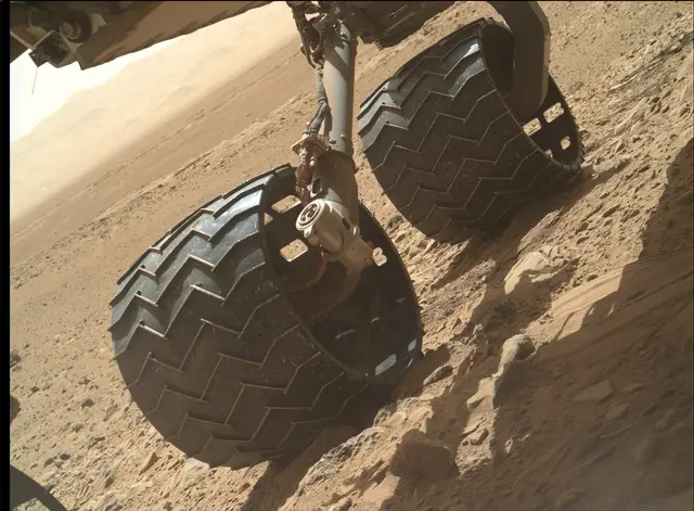 Sol 490: Mars Hand Lens Imager (MAHLI)