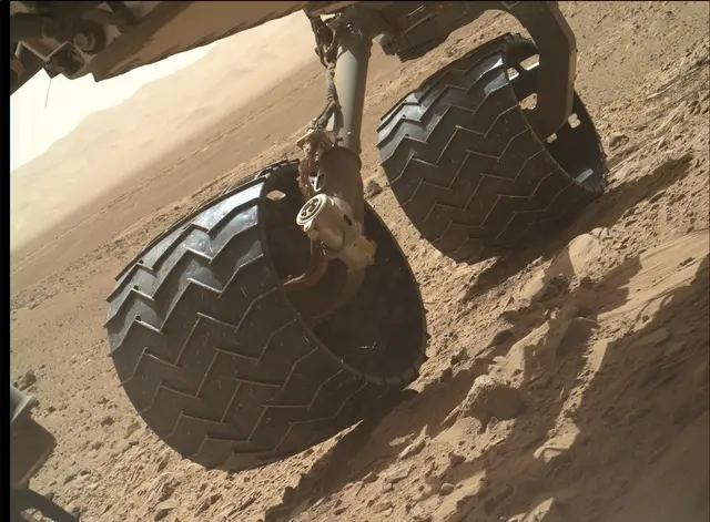 Sol 490: Mars Hand Lens Imager (MAHLI)