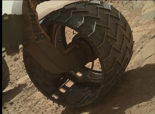 Sol 490: Mars Hand Lens Imager (MAHLI)