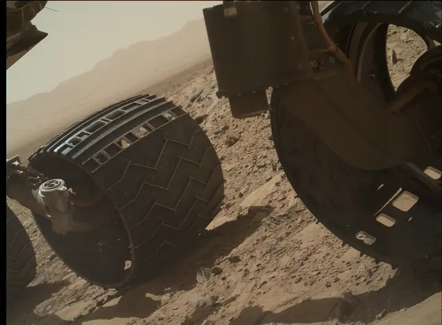 Sol 490: Mars Hand Lens Imager (MAHLI)