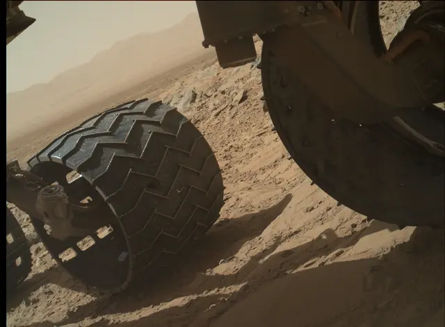 Sol 490: Mars Hand Lens Imager (MAHLI)