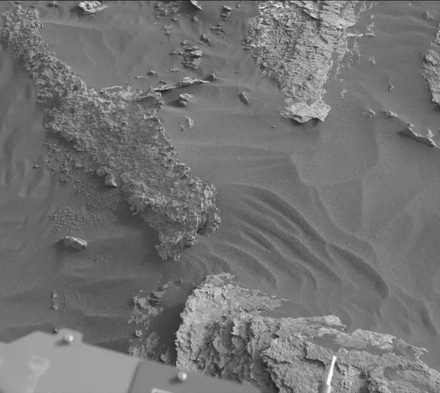 Sol 1632: Mast Camera (Mastcam)